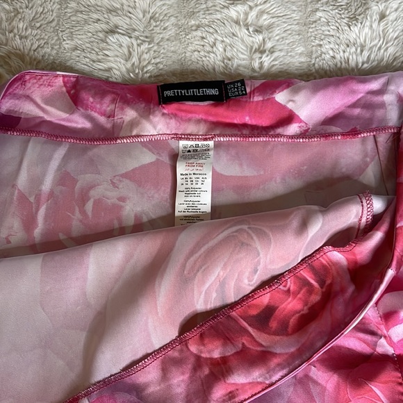 Rose Satin Skirt from Pretty Little Thing - Picture 2 of 3